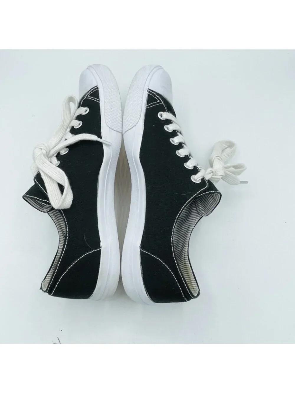 Mossimo Supply Co. Shoes Womens Size 8 Black White Comfort Sneakers Lace Up